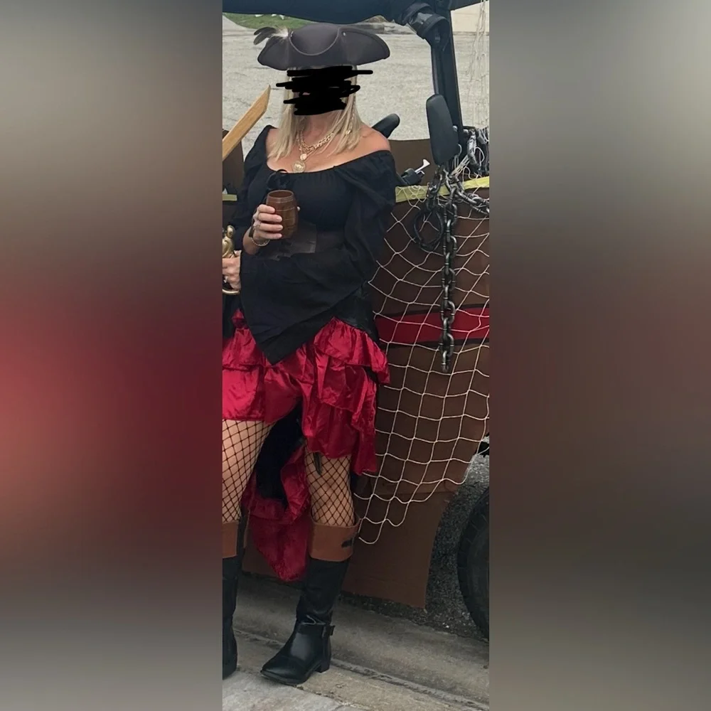 Pirate Costume with Extra Accessories - Picture 6 of 6